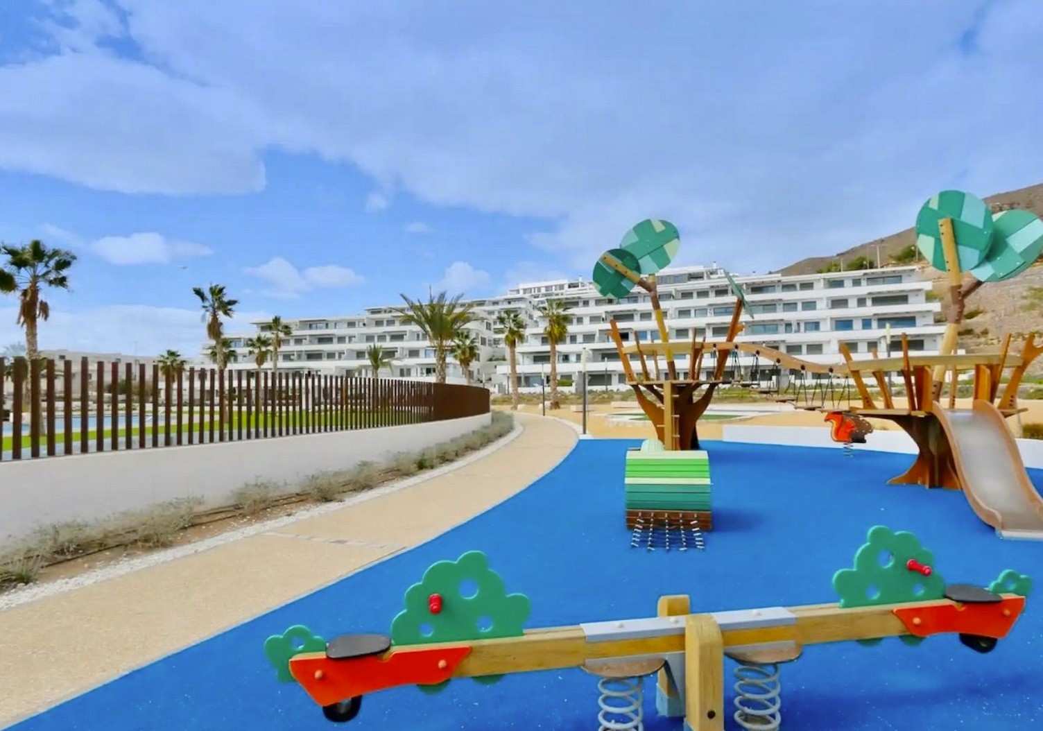Elegante apartamento con vistas al mar.
