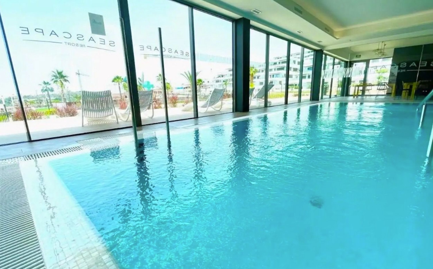 Elegante apartamento con vistas al mar.