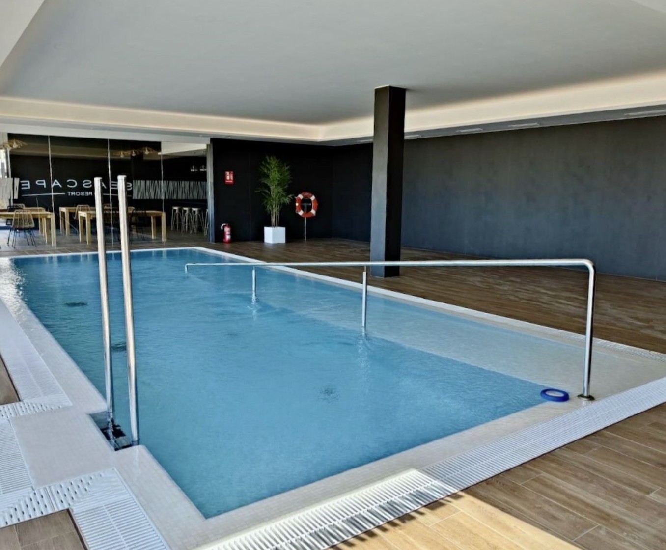 Elegante apartamento con vistas al mar.