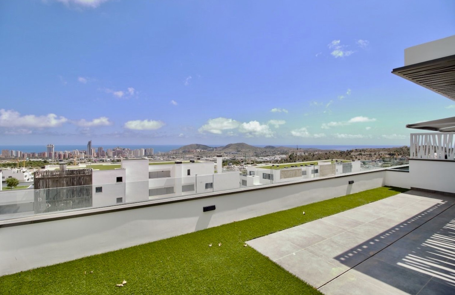 Elegante apartamento con vistas al mar.