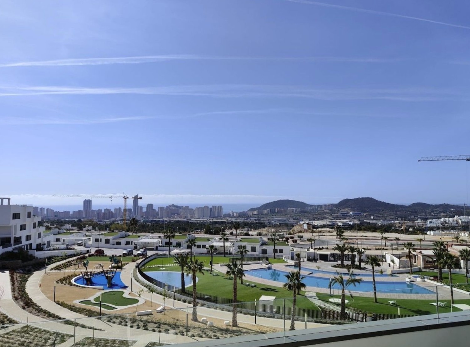 Elegante apartamento con vistas al mar.