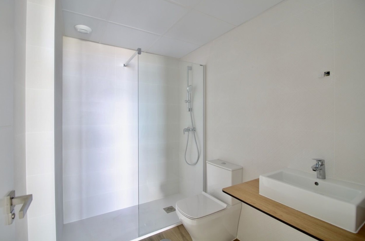 Elegante apartamento con vistas al mar.