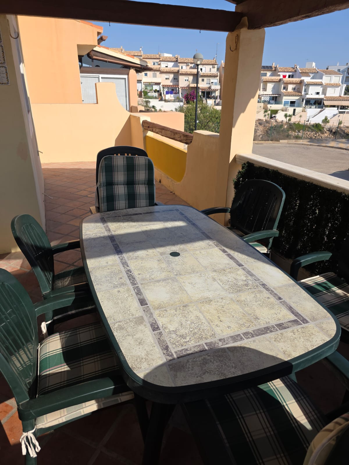 Casa adosada en Gran Alacant con 3 habitaciones y piscina privada .