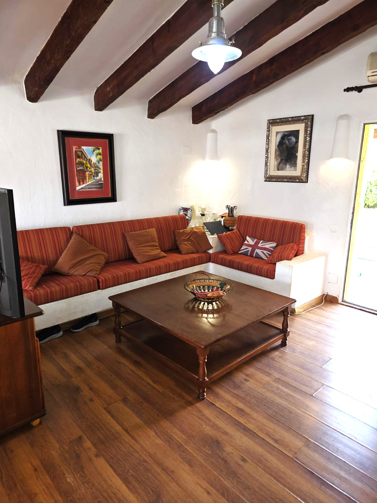 Casa adosada en Gran Alacant con 3 habitaciones y piscina privada .