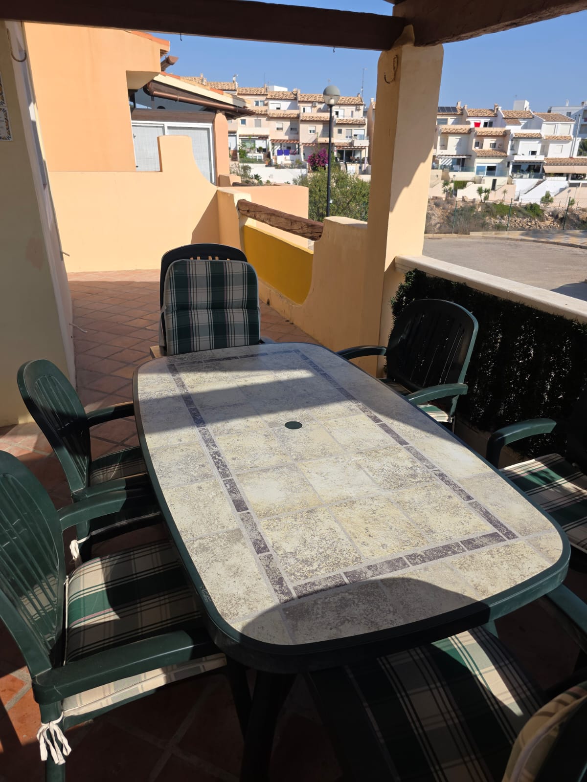 Casa adosada en Gran Alacant con 3 habitaciones y piscina privada .