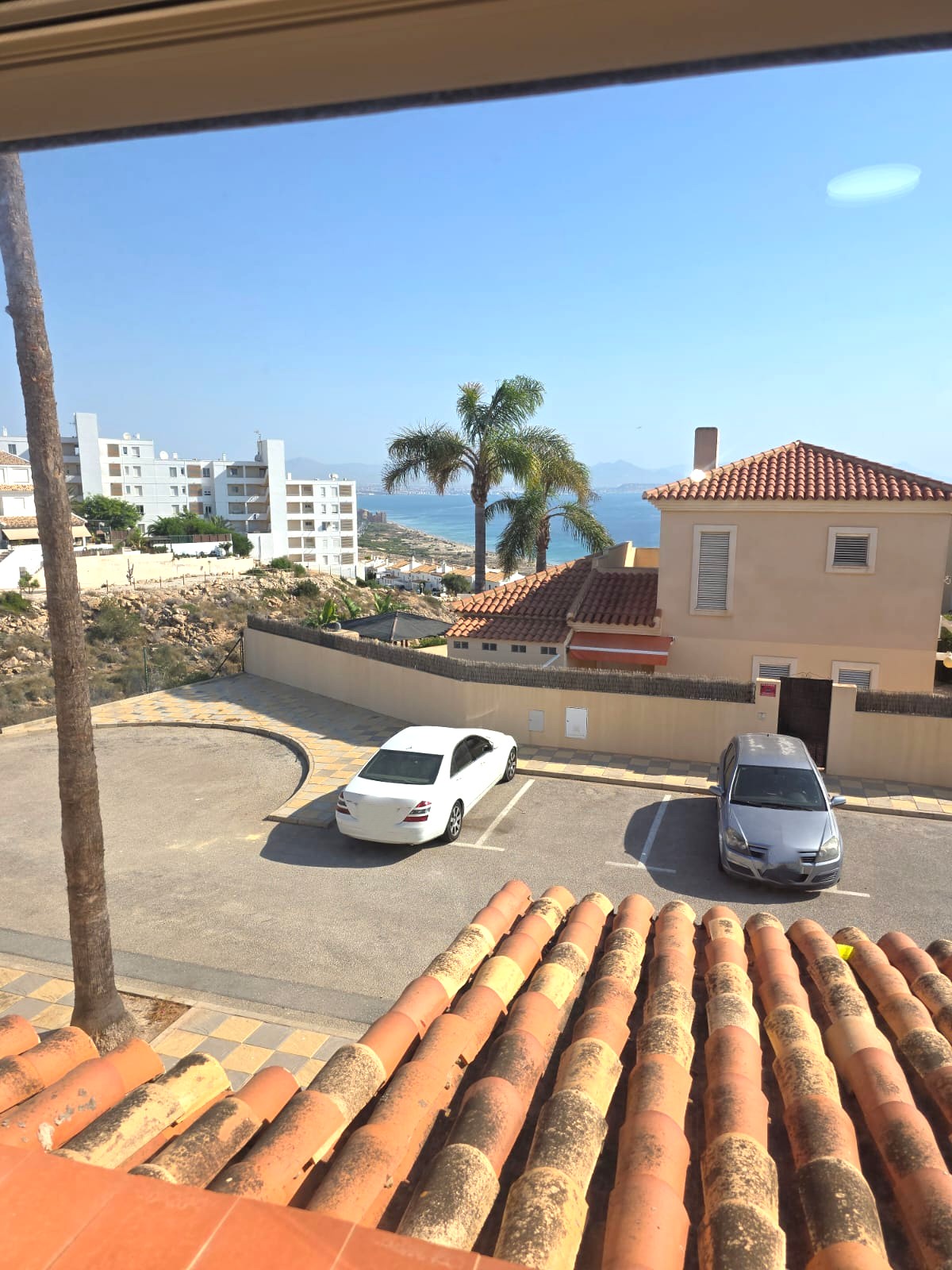 Casa adosada en Gran Alacant con 3 habitaciones y piscina privada .
