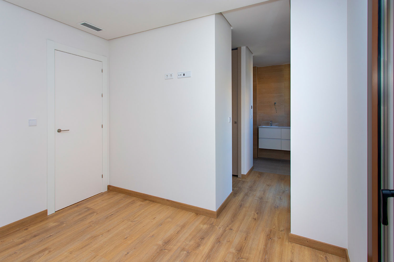 Ultimo Apartamento en venta de 3 dormitorios en Hondón de las Nieves - LLAVE EN MANO -