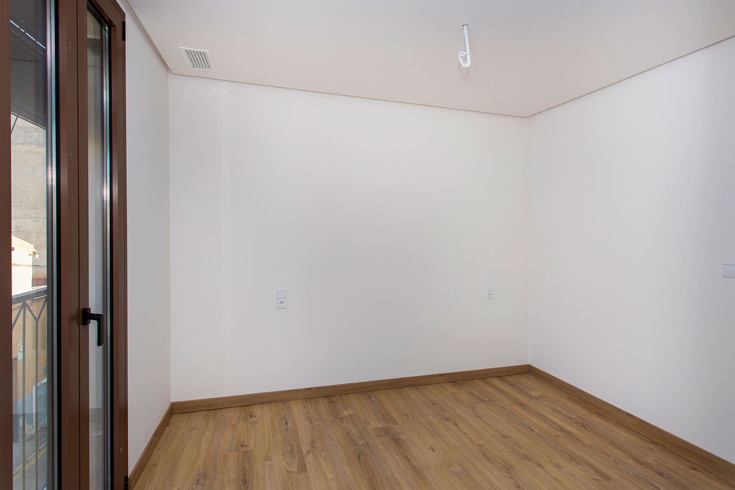 Ultimo Apartamento en venta de 3 dormitorios en Hondón de las Nieves - LLAVE EN MANO -