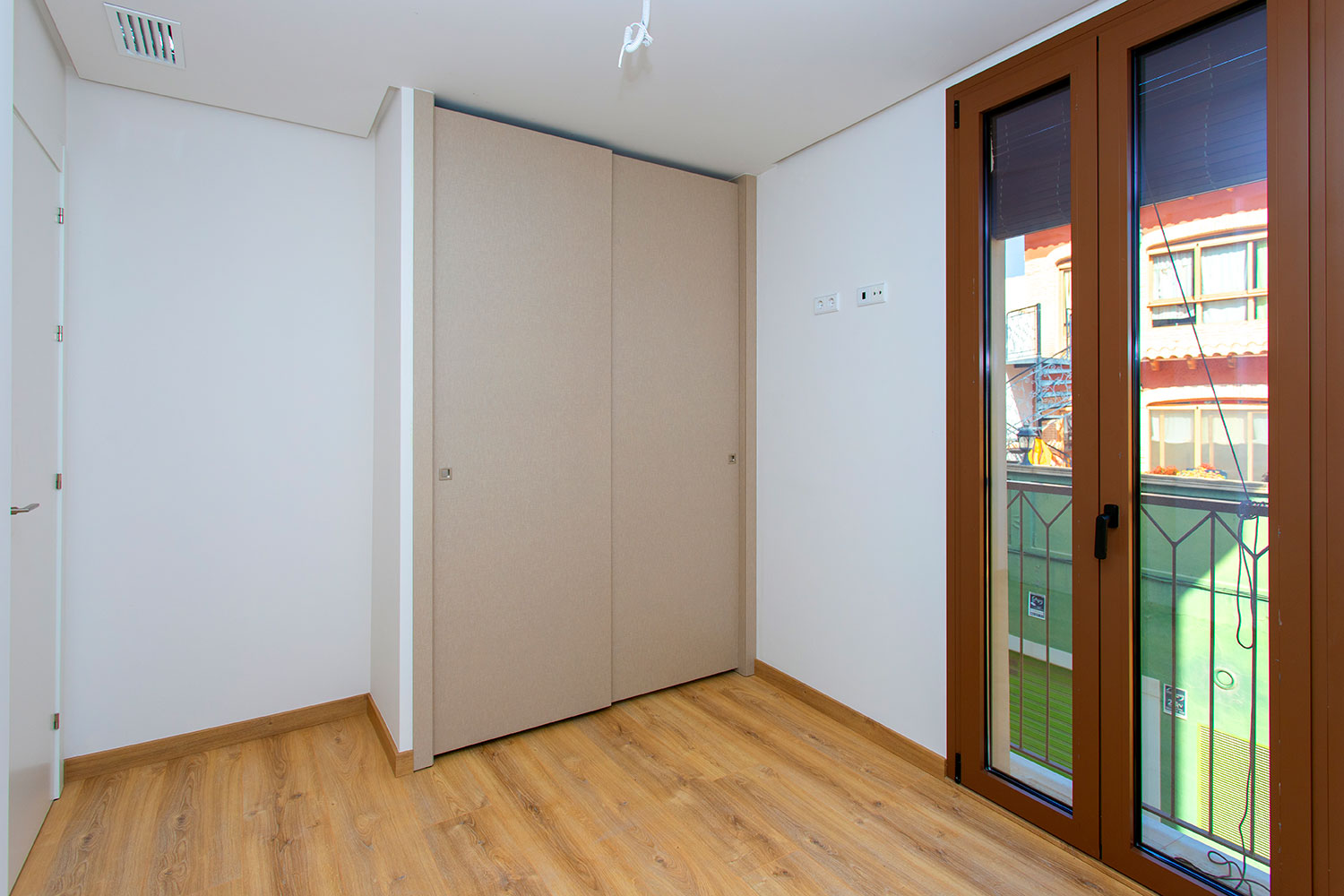 Ultimo Apartamento en venta de 3 dormitorios en Hondón de las Nieves - LLAVE EN MANO -