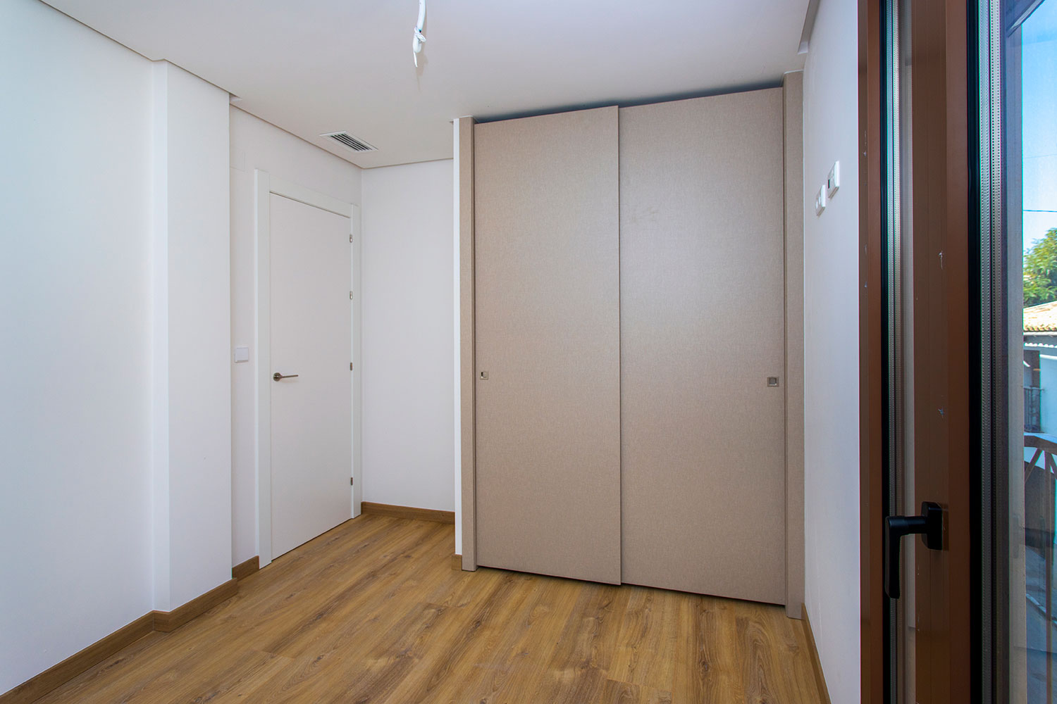 Ultimo Apartamento en venta de 3 dormitorios en Hondón de las Nieves - LLAVE EN MANO -