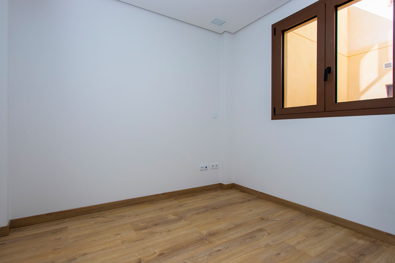 Ultimo Apartamento en venta de 3 dormitorios en Hondón de las Nieves - LLAVE EN MANO -