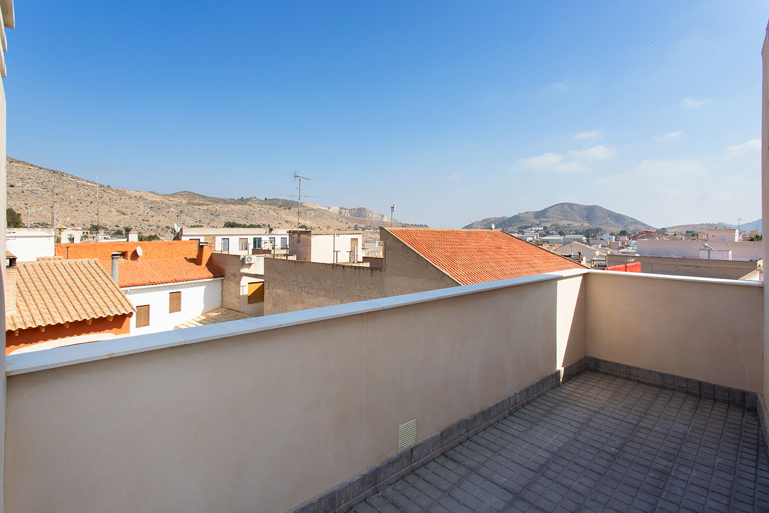 Ultimo Apartamento en venta de 3 dormitorios en Hondón de las Nieves - LLAVE EN MANO -