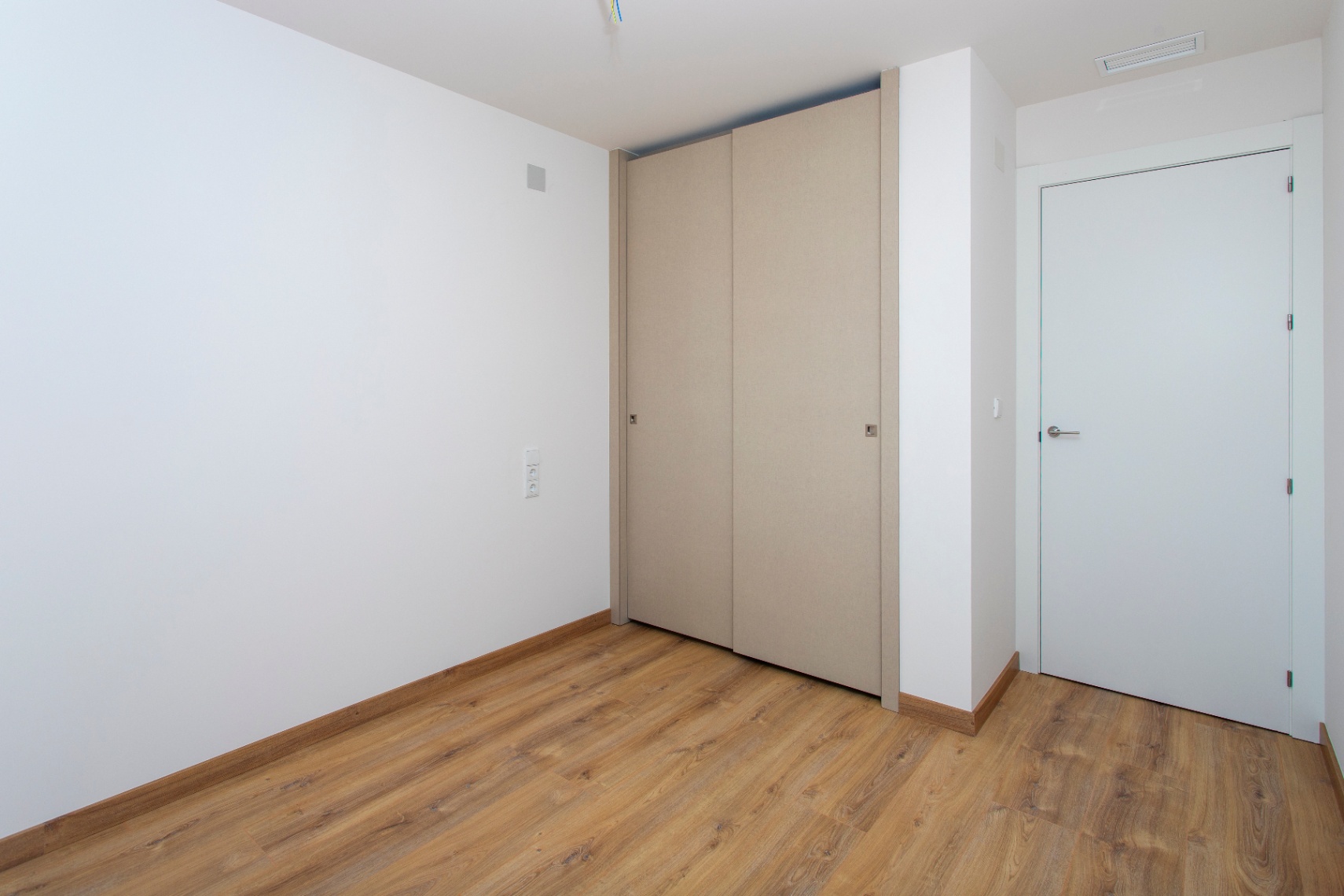 Apartamento nuevo de 3 habitaciones en Hondón de las Nieves