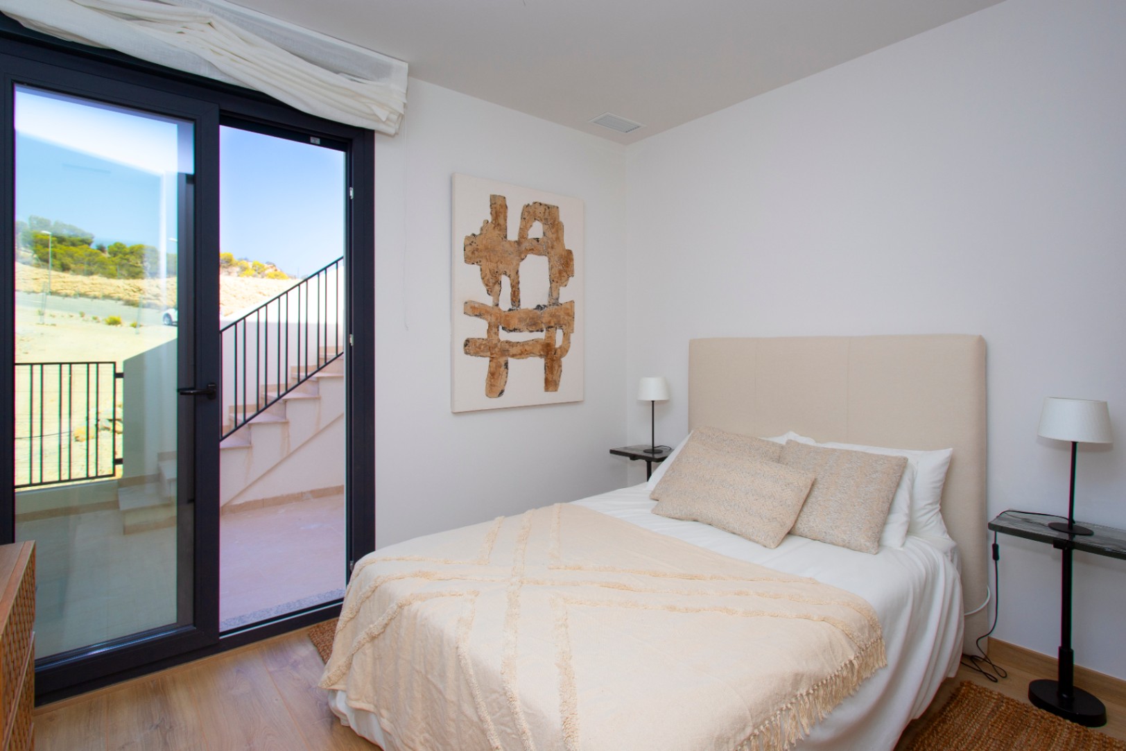 Bungalow - Dúplex en venta en Monforte del Cid, 3 habitaciones y piscina comunitaria.