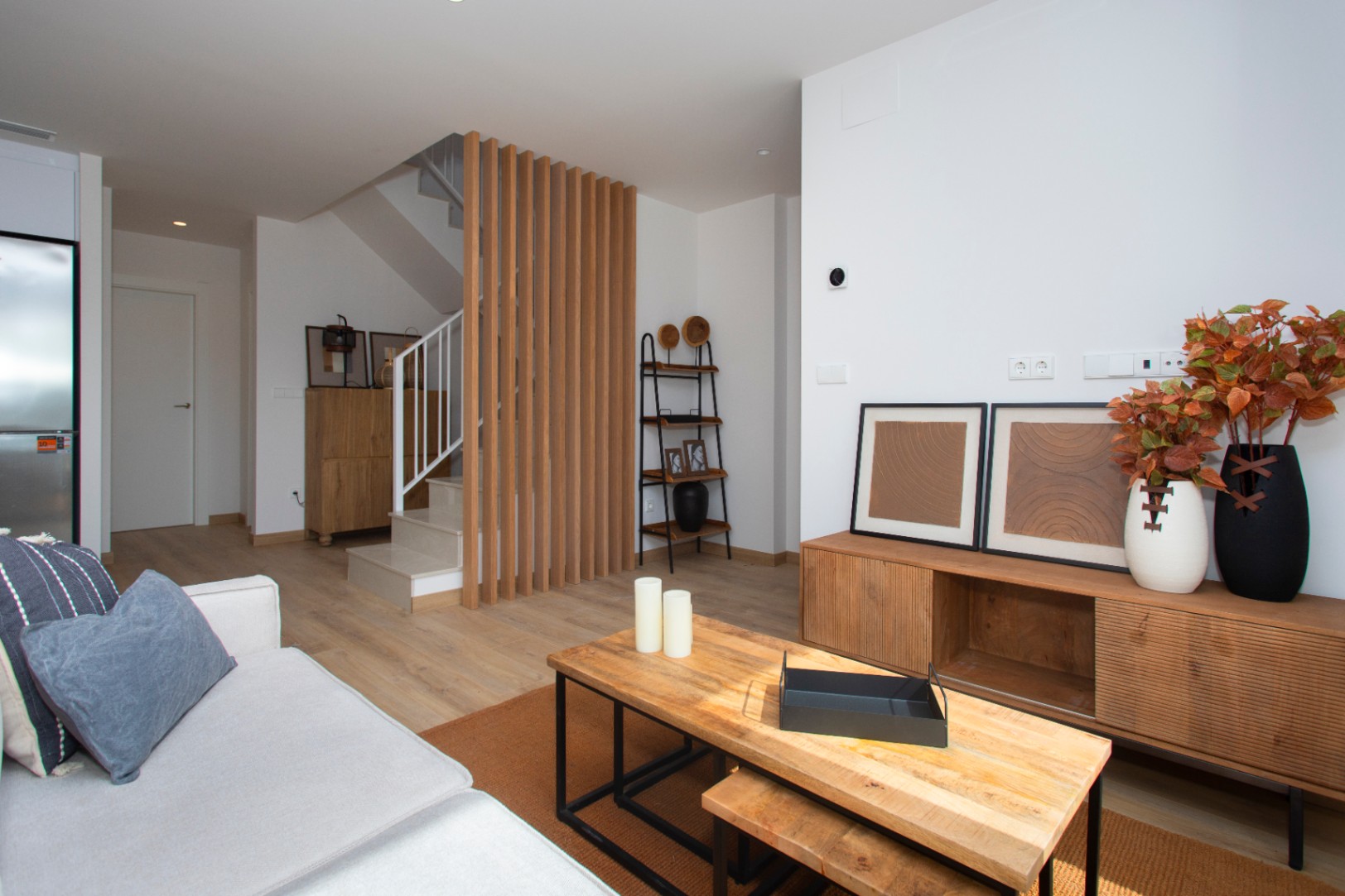 Bungalow - Dúplex en venta en Monforte del Cid, 3 habitaciones y piscina comunitaria.