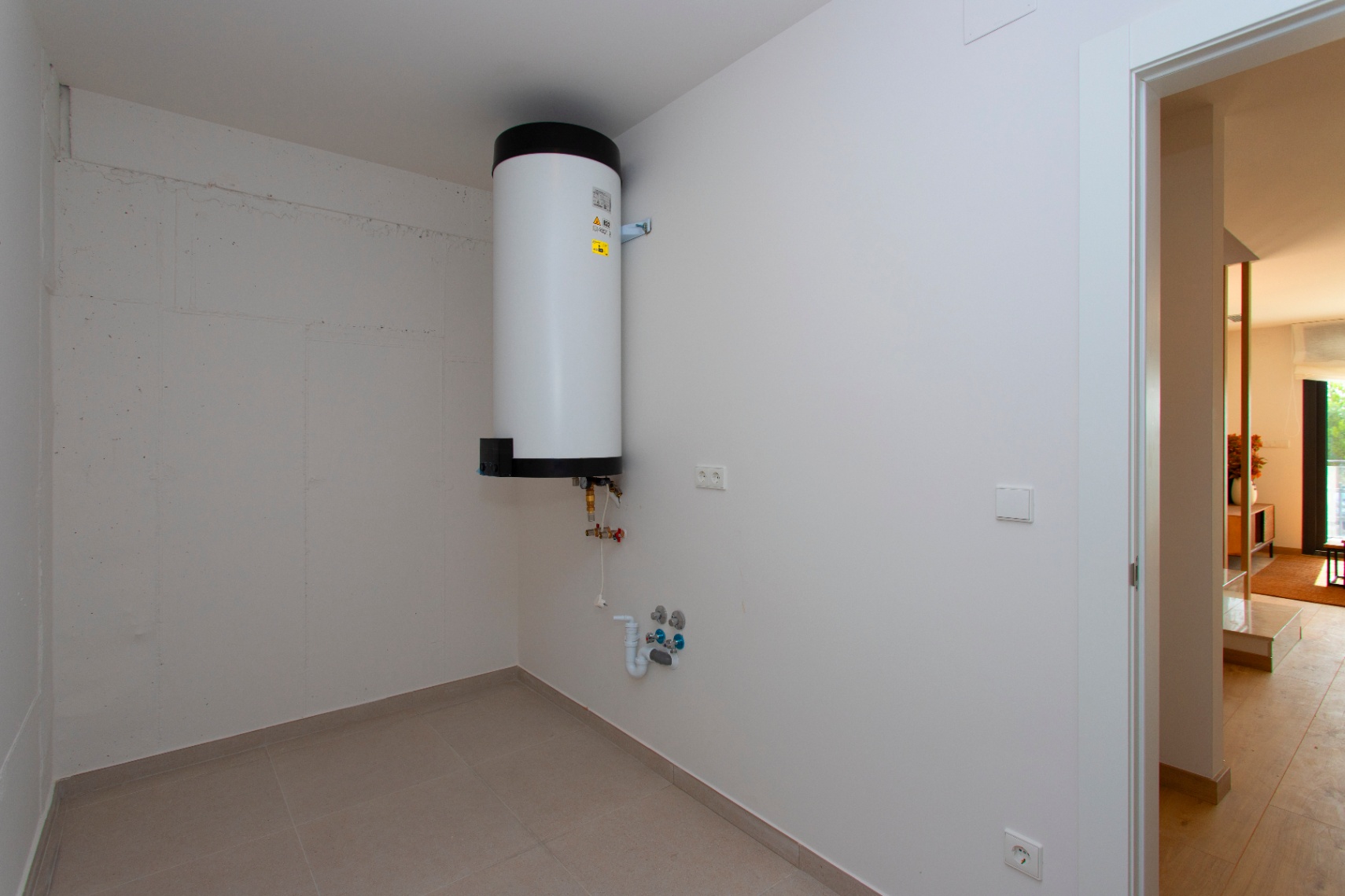 Bungalow - Dúplex en venta en Monforte del Cid, 3 habitaciones y piscina comunitaria.