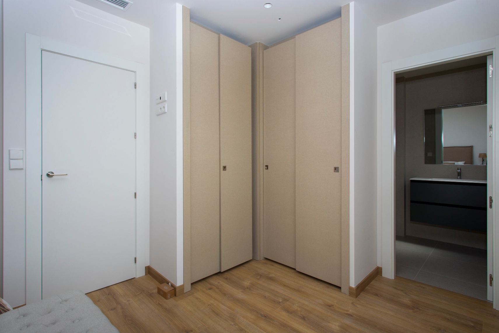 Bungalow - Dúplex en venta en Monforte del Cid, 3 habitaciones y piscina comunitaria.