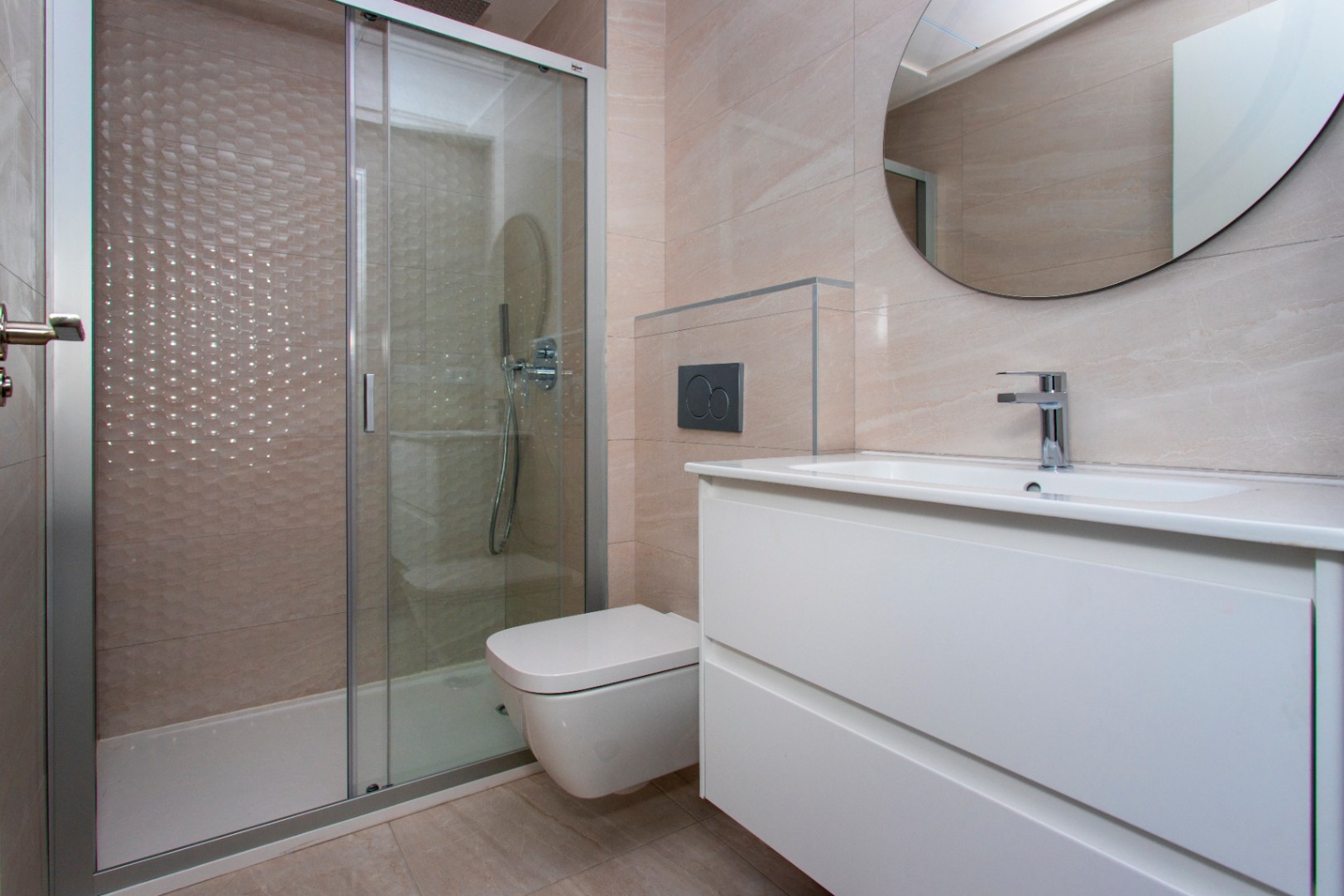 Apartamento nuevo de 3 habitaciones en Santa Pola con piscina