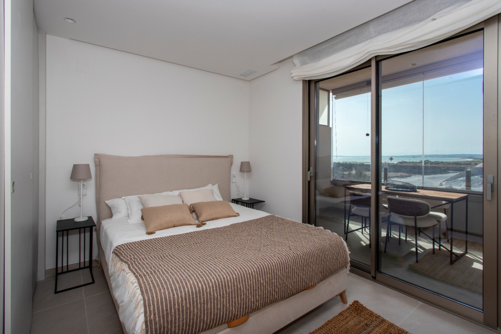 Apartamento nuevo de 3 habitaciones en Santa Pola con piscina