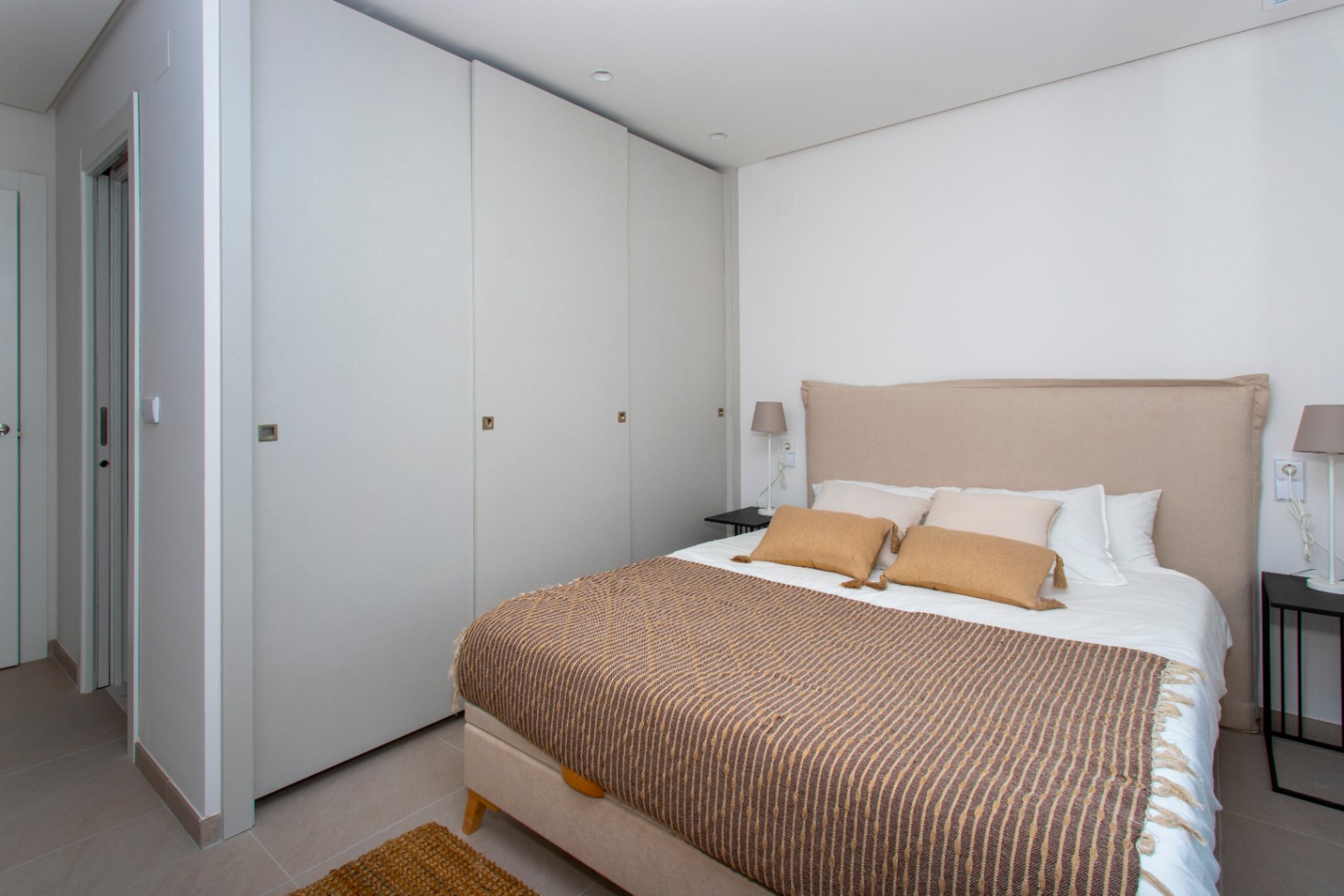 Apartamento nuevo de 3 habitaciones en Santa Pola con piscina