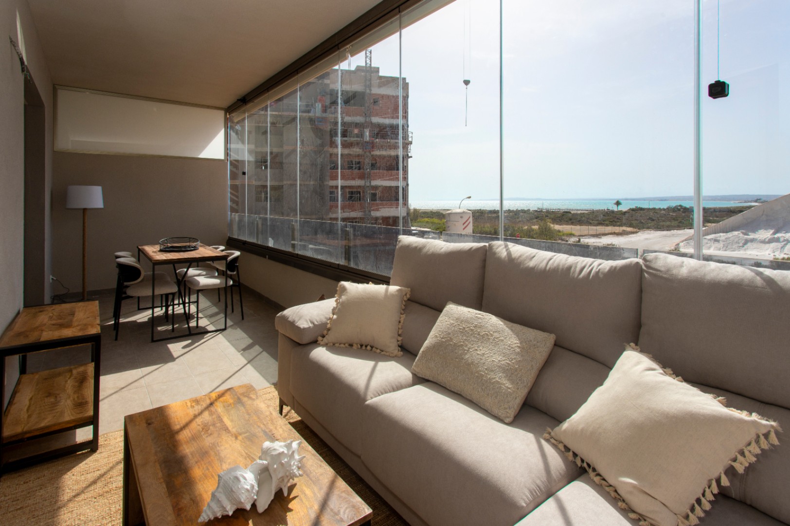 Apartamento nuevo de 3 habitaciones en Santa Pola con piscina