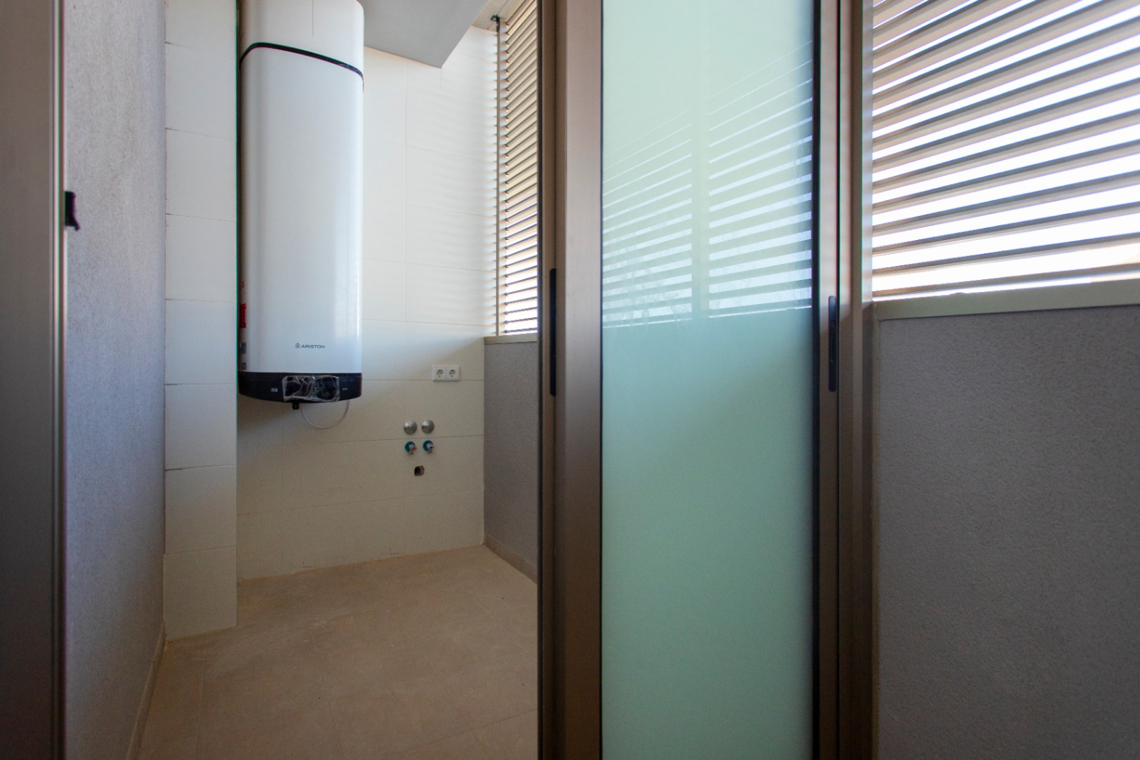 Apartamento nuevo de 3 habitaciones en Santa Pola con piscina