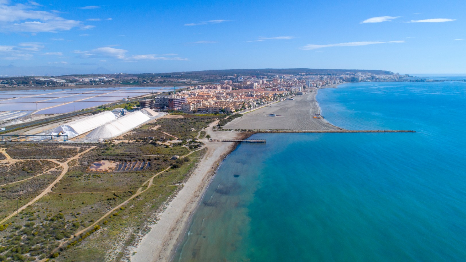 Apartamento nuevo de 3 habitaciones en Santa Pola con piscina