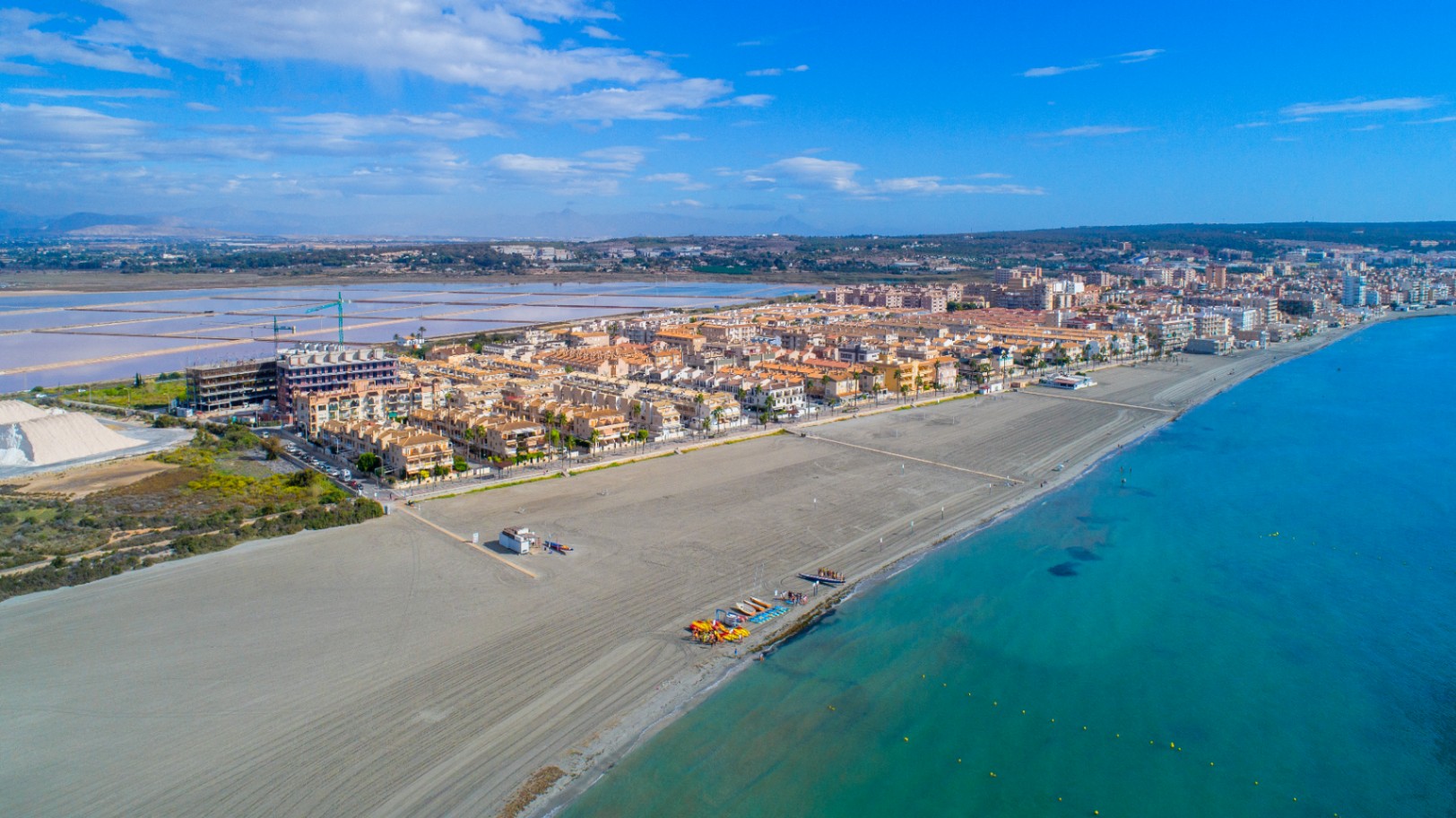 Apartamento nuevo de 3 habitaciones en Santa Pola con piscina