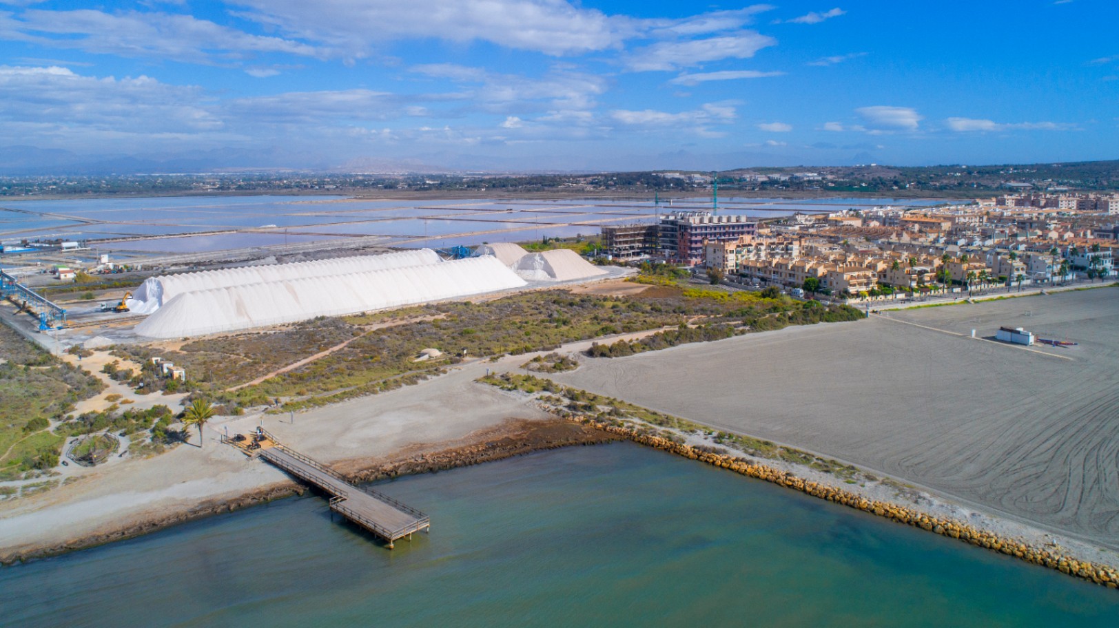 Apartamento nuevo de 3 habitaciones en Santa Pola con piscina