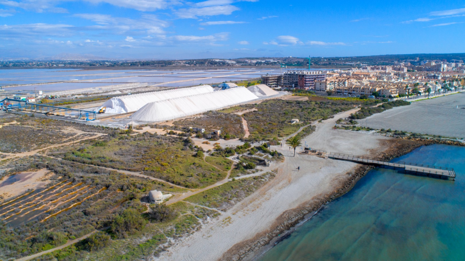 Apartamento nuevo de 3 habitaciones en Santa Pola con piscina