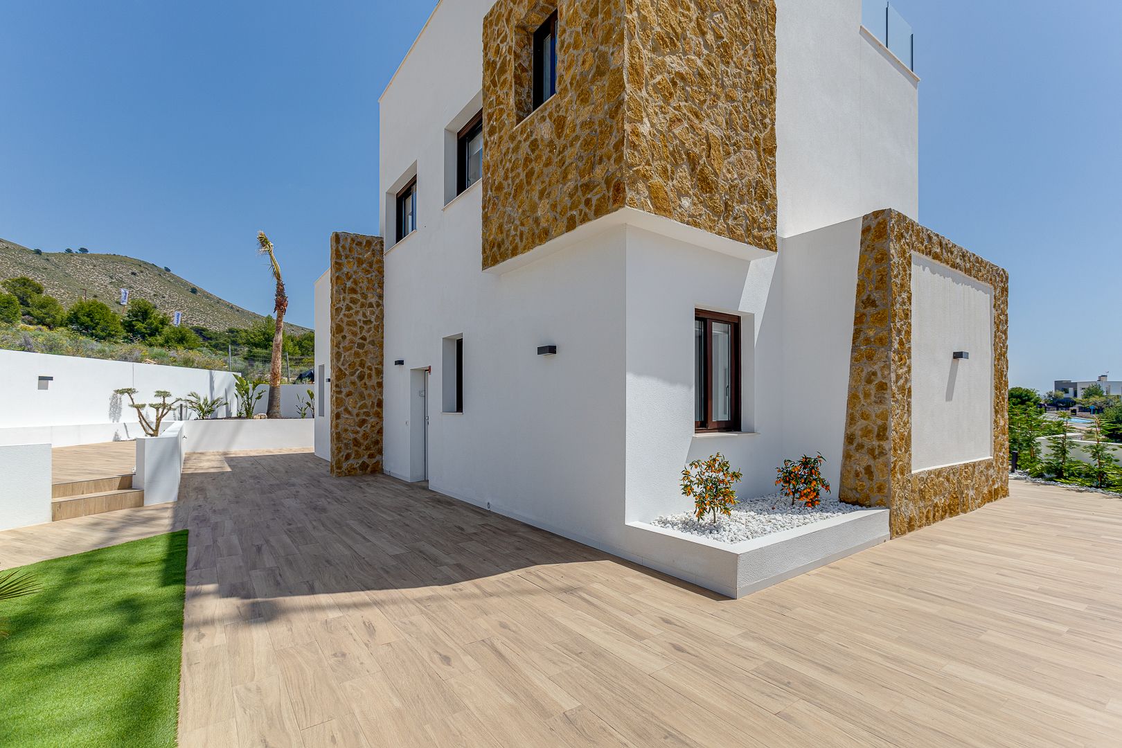 Preciosas villas con vistas al mar .