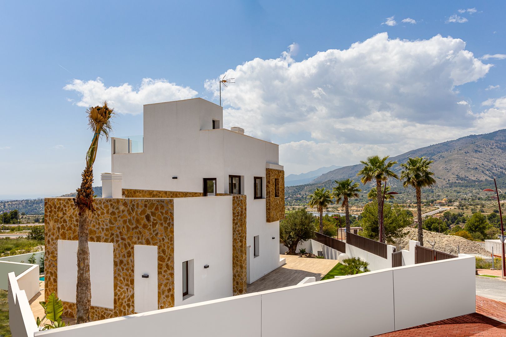 Preciosas villas con vistas al mar .