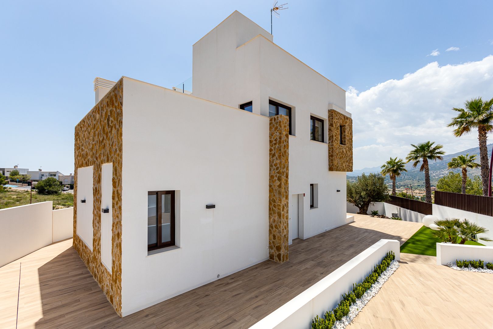 Preciosas villas con vistas al mar .