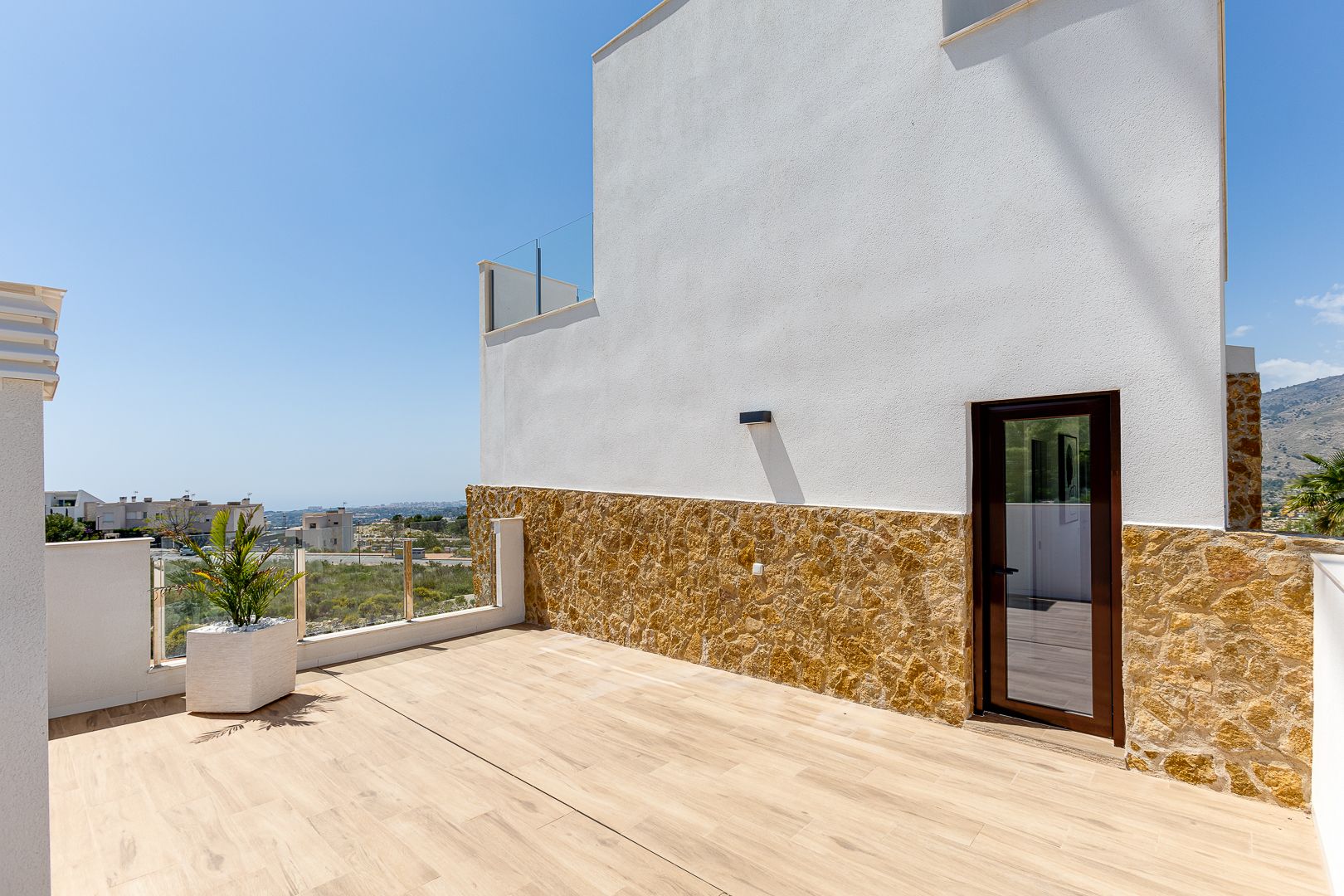 Preciosas villas con vistas al mar .