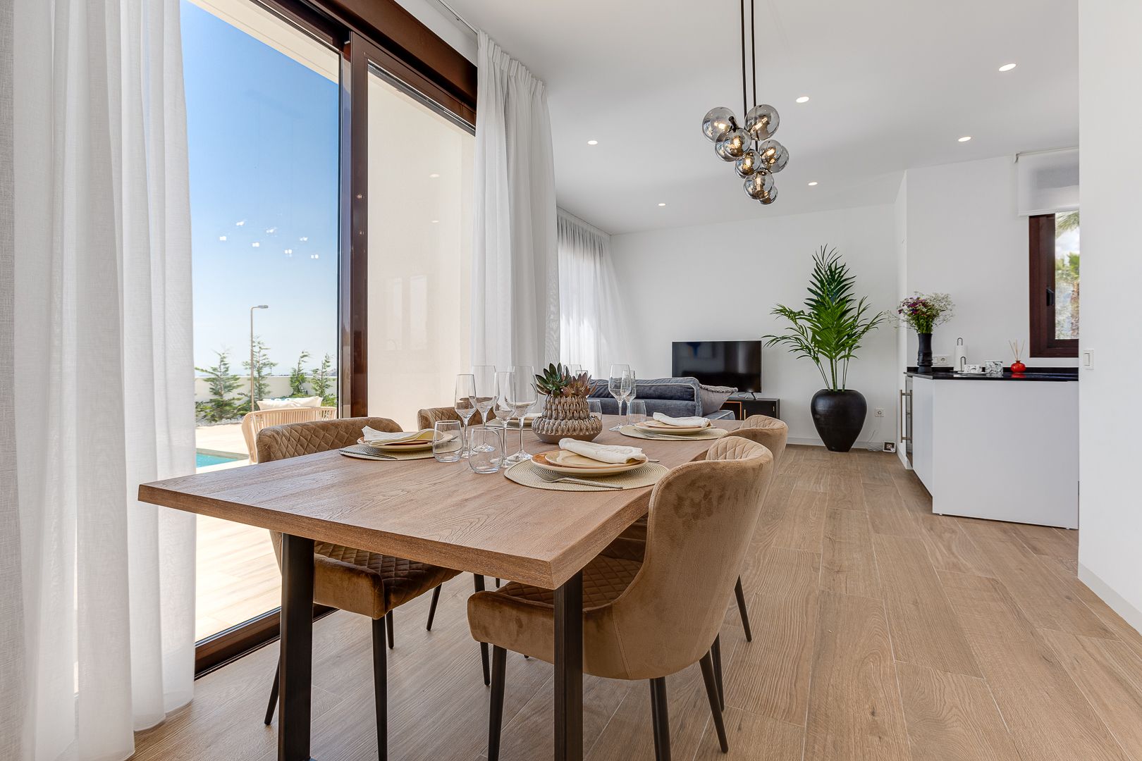 Preciosas villas con vistas al mar .
