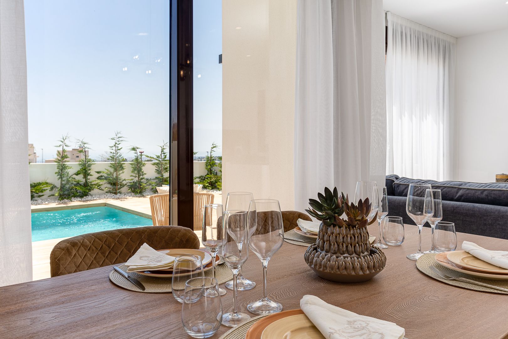 Preciosas villas con vistas al mar .