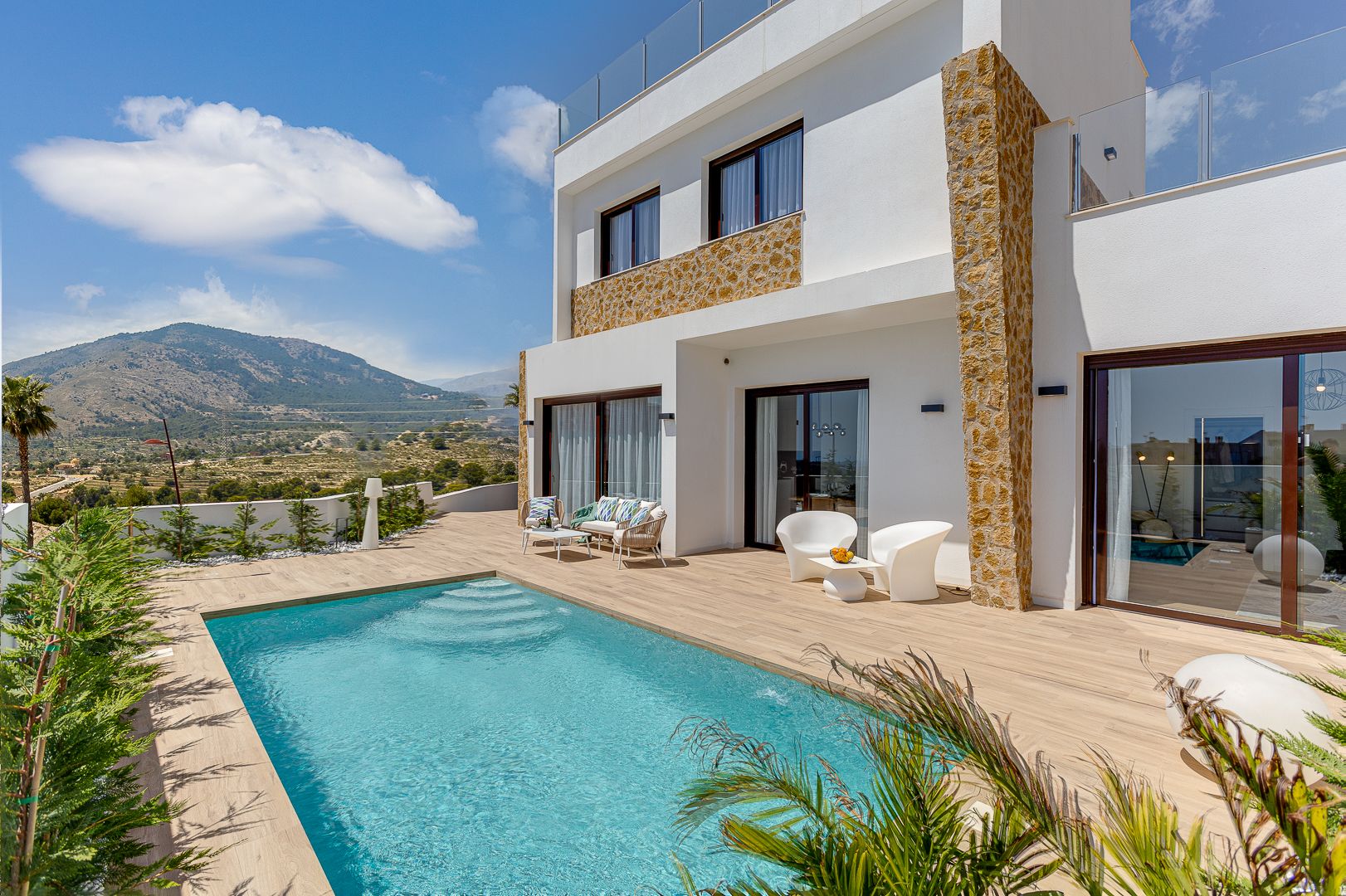 Preciosas villas con vistas al mar .