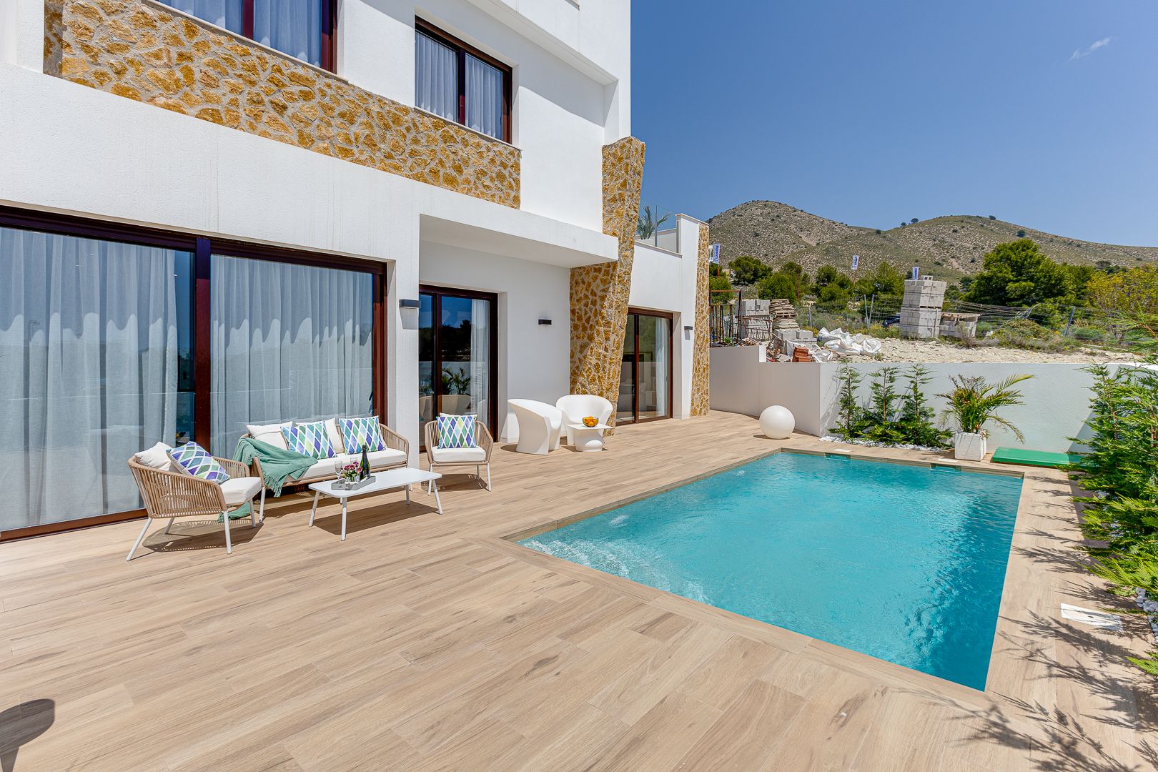 Preciosas villas con vistas al mar .