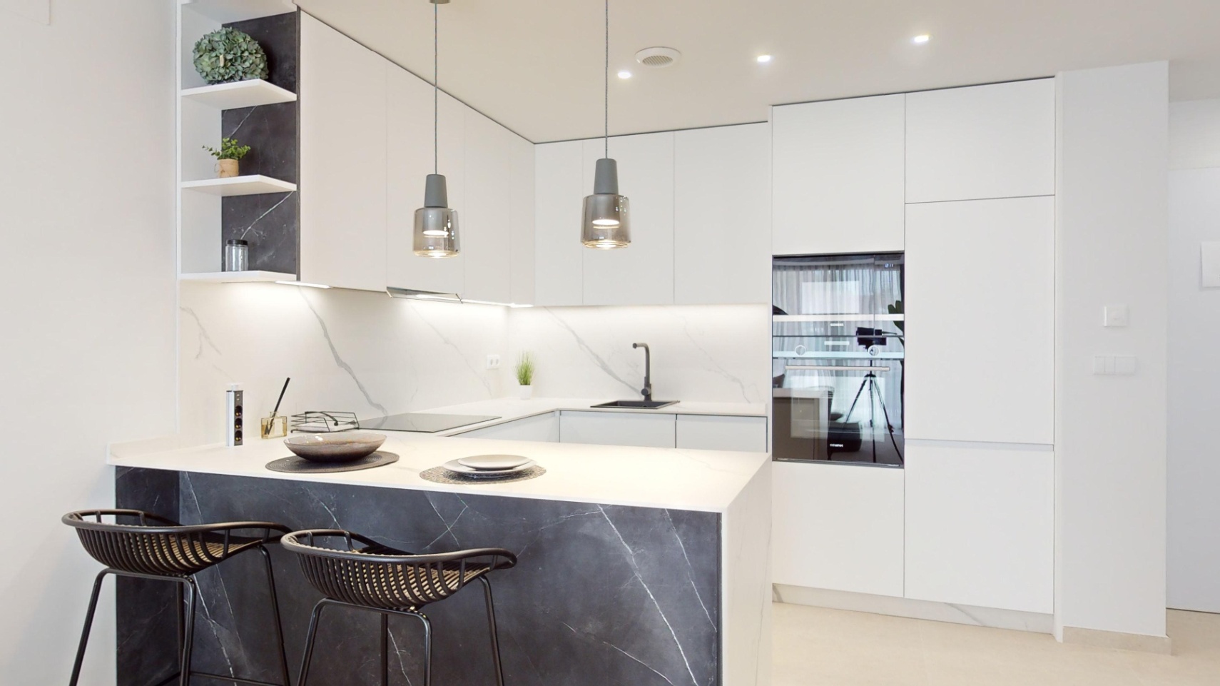 Precioso apartamento con jardín privado .