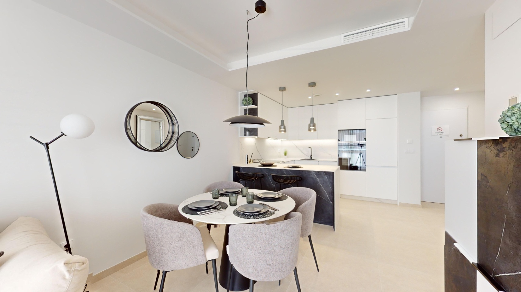 Precioso apartamento con jardín privado .