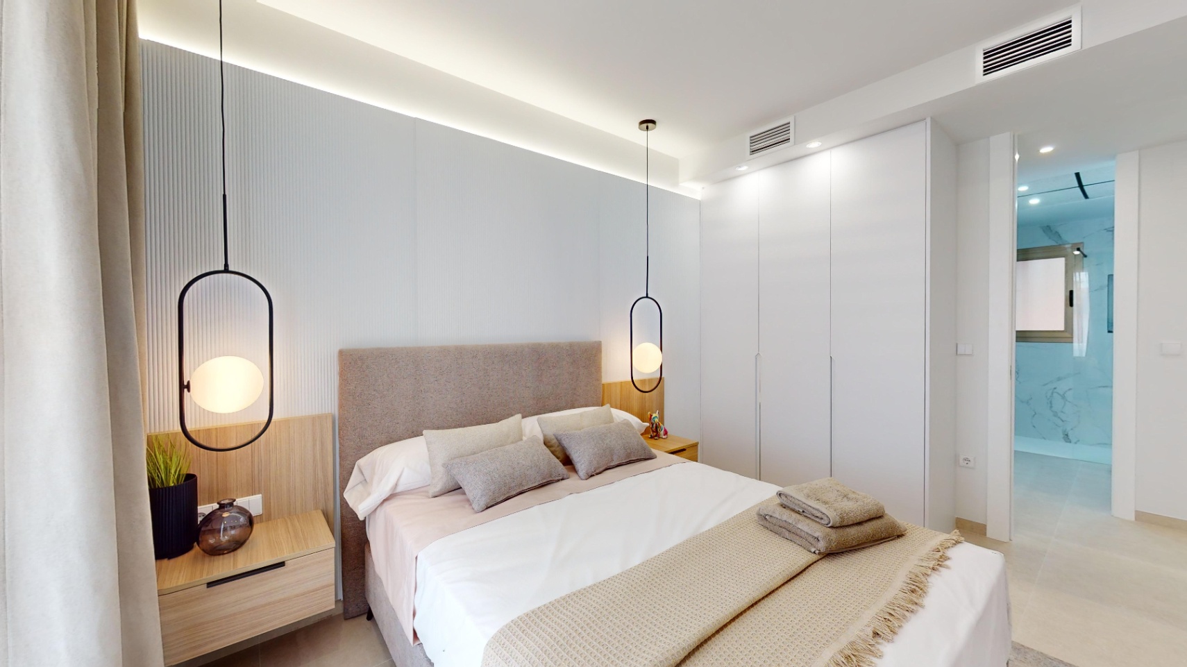Precioso apartamento con jardín privado .