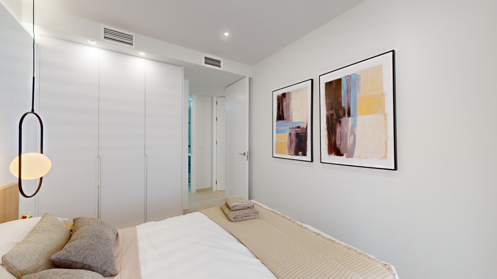 Precioso apartamento con jardín privado .