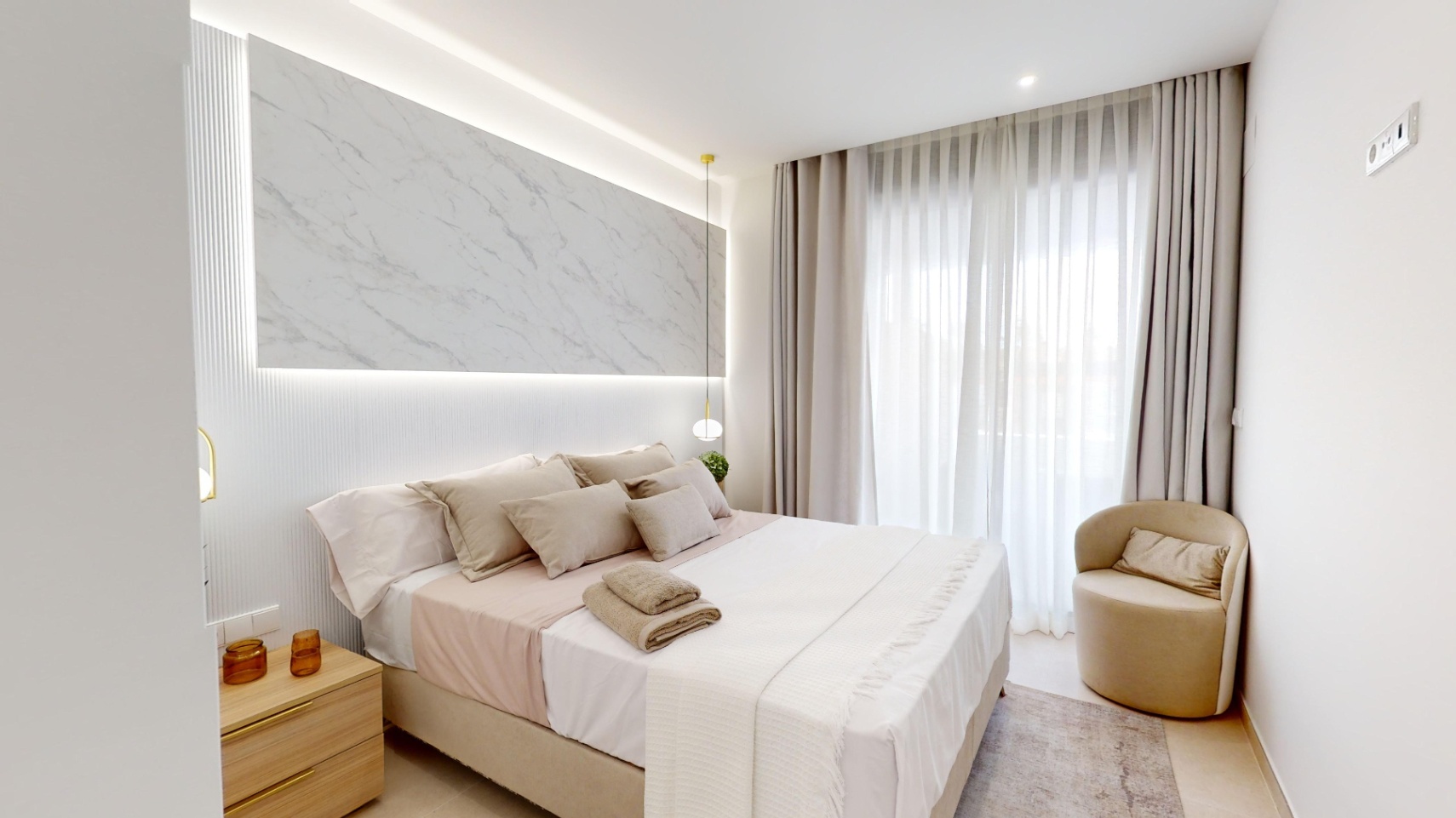 Precioso apartamento con jardín privado .