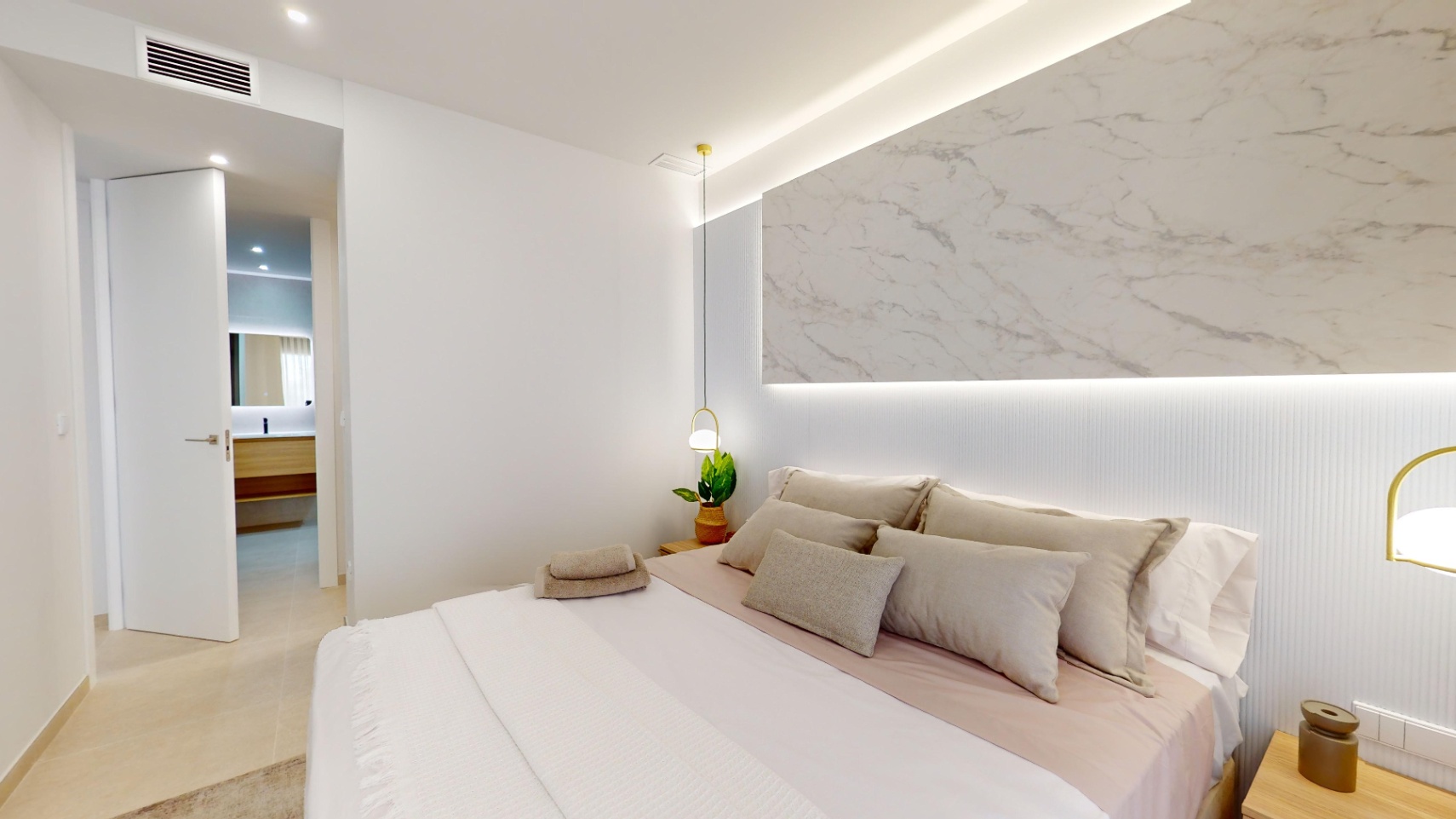 Precioso apartamento con jardín privado .