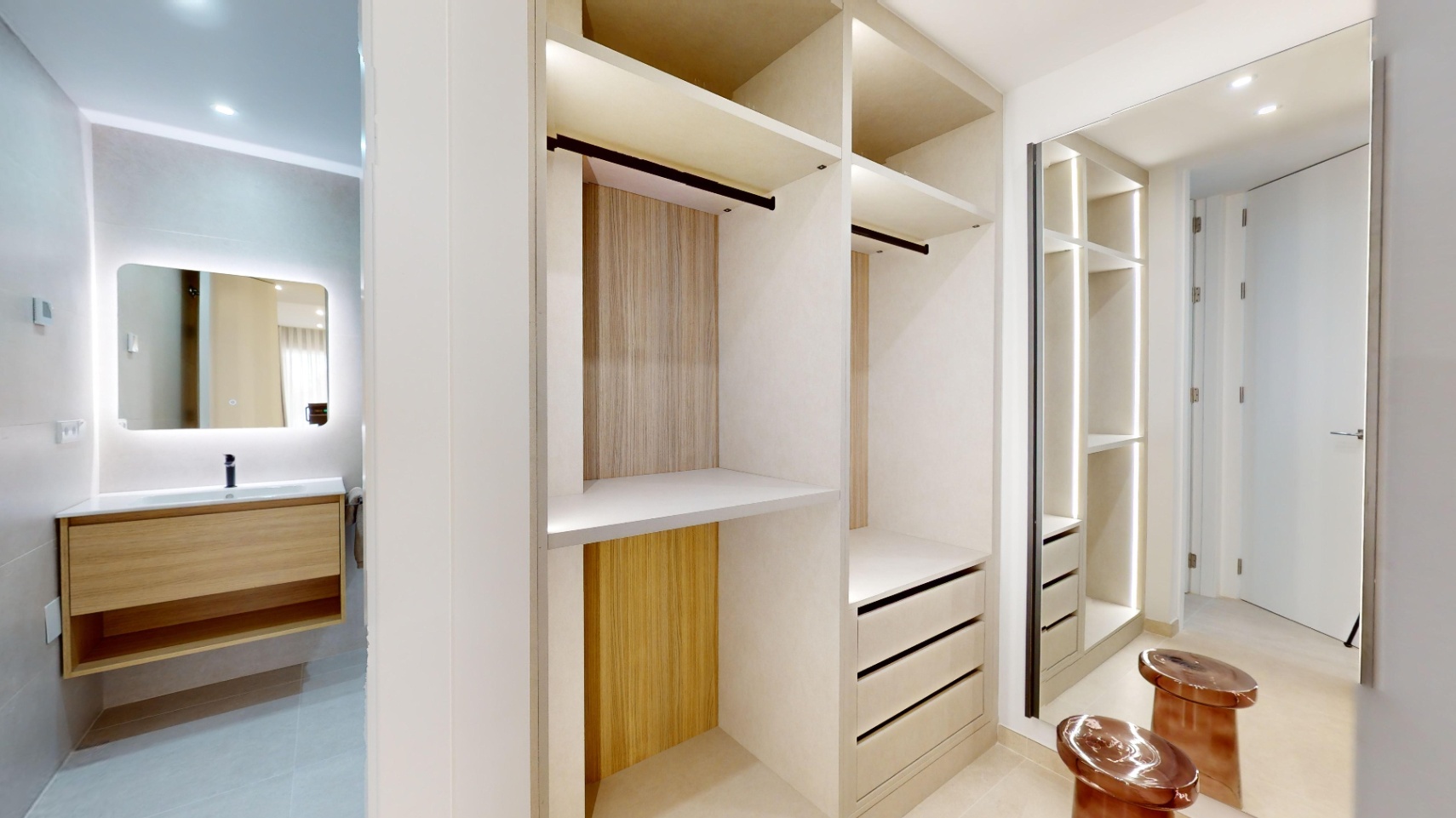 Precioso apartamento con jardín privado .