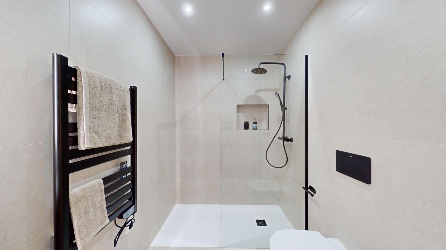 Precioso apartamento con jardín privado .