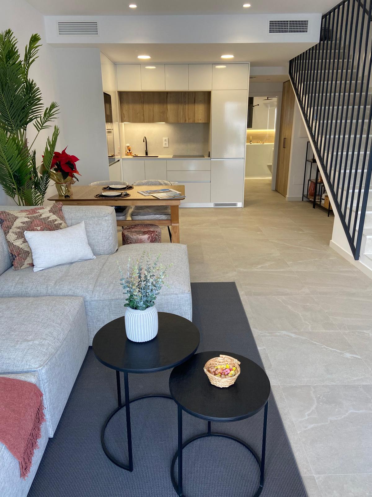 Twee-onder-een-kap woning in San Pedro del Pinatar met 3 slaapkamers en een zwembad.