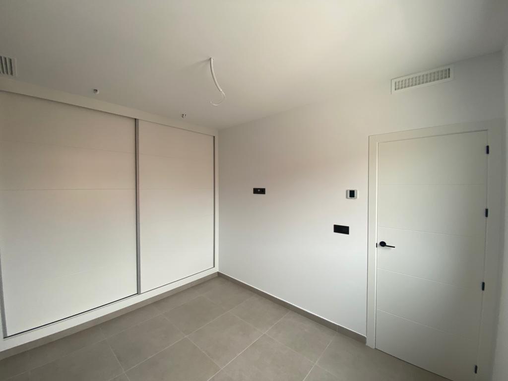 Chalet zu verkaufen mit 3 Schlafzimmern und Pool in Los Alcázares