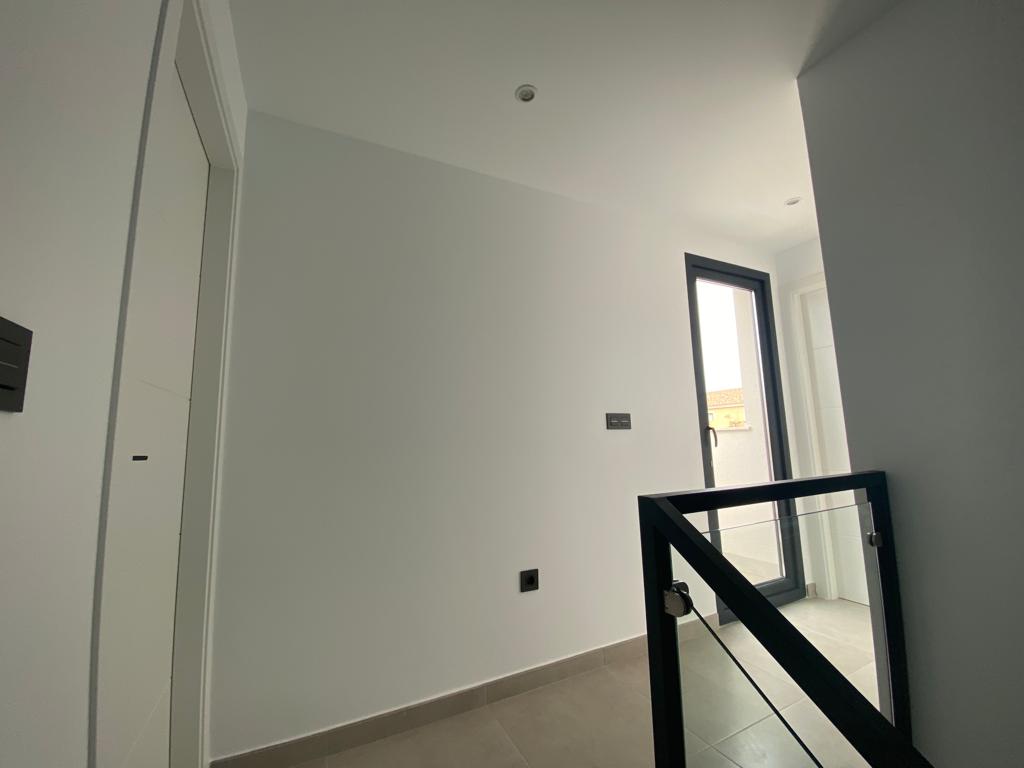Chalet zu verkaufen mit 3 Schlafzimmern und Pool in Los Alcázares