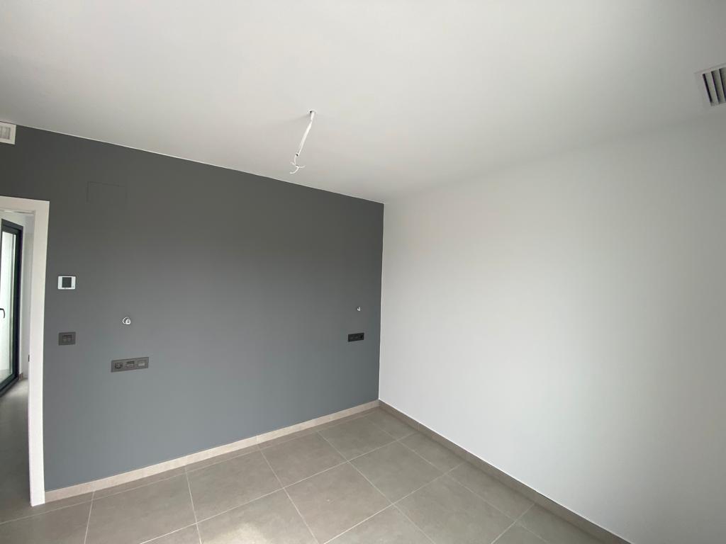 Chalet zu verkaufen mit 3 Schlafzimmern und Pool in Los Alcázares